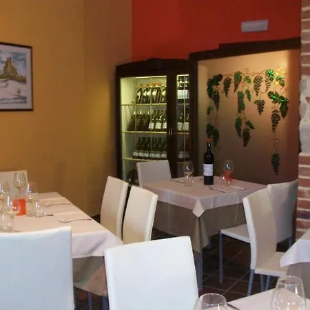 Bed & Breakfast L'angolo Di Rosina Con Ristorante Novello